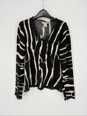 👾 Mainbocher cashmere Zebra-Print V-Neck Sweater in Black and Cream